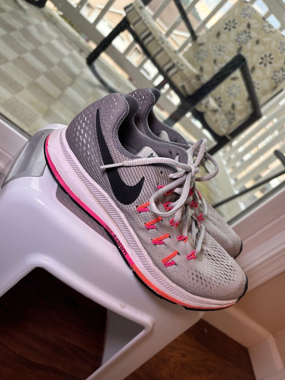 Nike Air Zoom Pegasus 33 Women’s Size 6.5 Gray Pink Running Shoes